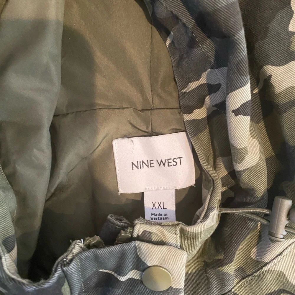 Never Worn Brand New Condition Women’s Nine West Draw String Hooded Camo Jacket - Picture 3 of 3